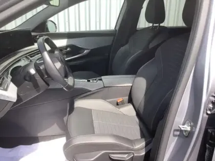 Photo 10 Peugeot 3008 Nouveau Hybrid 136 e-DCS6 Allure