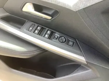 Photo 16 Peugeot 3008 Nouveau Hybrid 136 e-DCS6 Allure