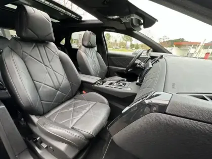 Photo 31 DS DS 7 PureTech 180 Automatique Executive