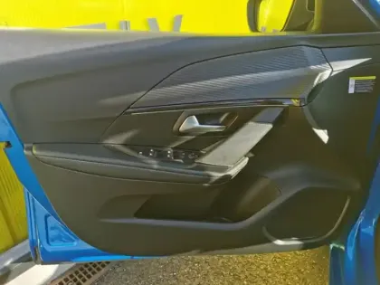 Photo 16 Peugeot 208 GT Line 136 ch