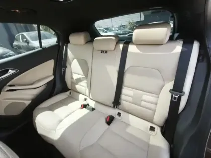 Photo 20 Mercedes GLA 200 Inspiration