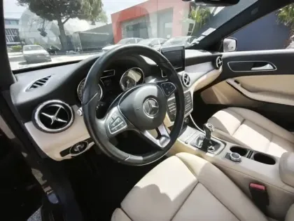 Photo 17 Mercedes GLA 200 Inspiration