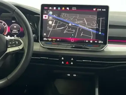 Photo 9 Volkswagen Golf 1.5 eHybrid 204 DSG6 VW Edition