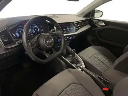 Photo 8 Audi A1 30 TFSI 110 ch S tronic 7 S line