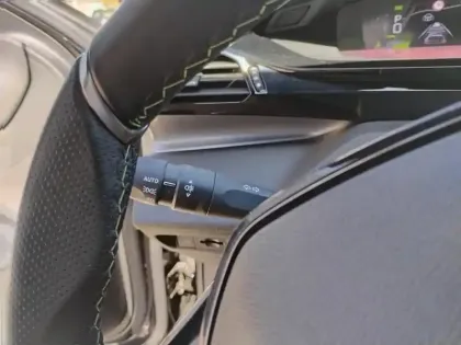 Photo 16 Peugeot 408  Hybrid 136 e-DCS6 GT