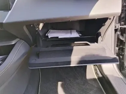 Photo 15 Peugeot 408  Hybrid 136 e-DCS6 GT