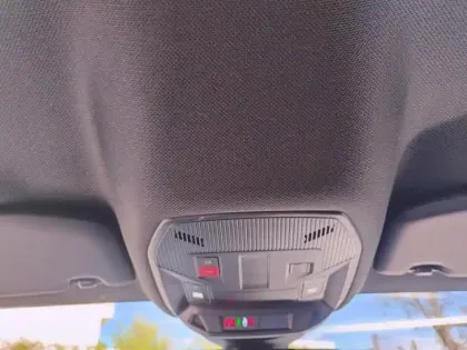 Photo 24 Peugeot 408  Hybrid 136 e-DCS6 GT