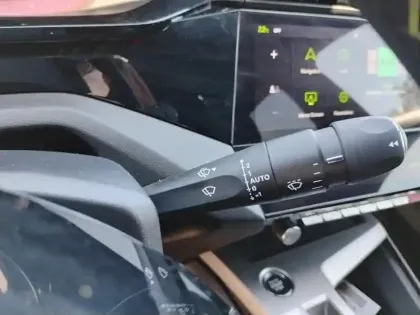 Photo 17 Peugeot 408  Hybrid 136 e-DCS6 GT