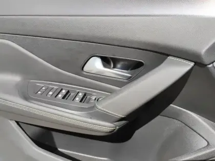 Photo 19 Peugeot 408  Hybrid 136 e-DCS6 GT