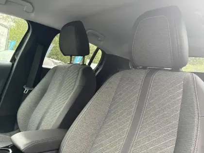 Photo 24 Peugeot 208  Allure Hybrid 110 ch e-DCS6