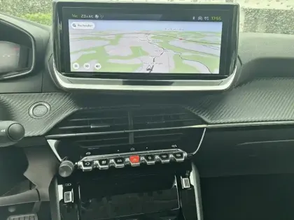 Photo 21 Peugeot 208  Allure Hybrid 110 ch e-DCS6