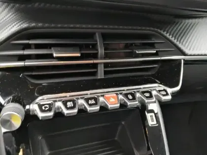 Photo 12 Peugeot 208  PureTech 75 S&S BVM5 Style