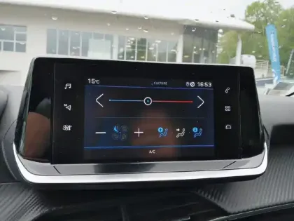 Photo 21 Peugeot 208  PureTech 75 S&S BVM5 Style