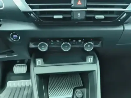 Photo 12 Citroën C4  BlueHDi 130 S&S EAT8 Shine