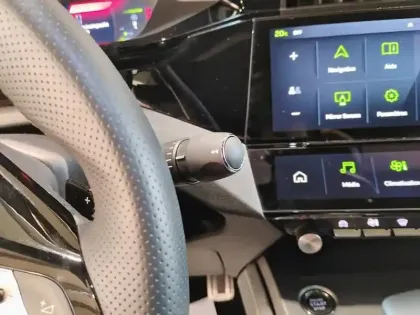 Photo 17 Peugeot 408  Hybrid 136 e-DCS6 GT