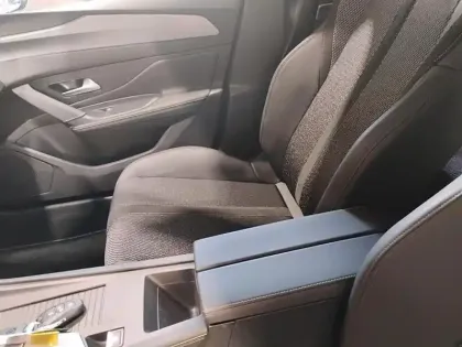 Photo 8 Peugeot 408  Hybrid 136 e-DCS6 GT