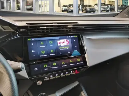 Photo 21 Peugeot 408  Hybrid 136 e-DCS6 GT