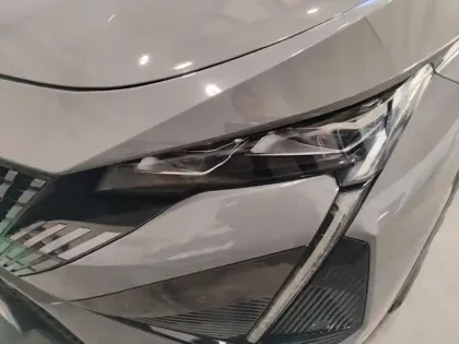 Photo 13 Peugeot 408  Hybrid 136 e-DCS6 GT