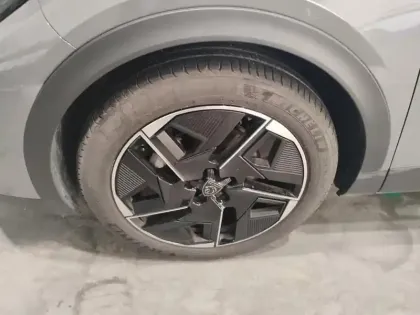 Photo 14 Peugeot 408  Hybrid 136 e-DCS6 GT