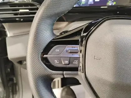 Photo 18 Peugeot 408  Hybrid 136 e-DCS6 GT