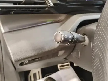 Photo 16 Peugeot 408  Hybrid 136 e-DCS6 GT