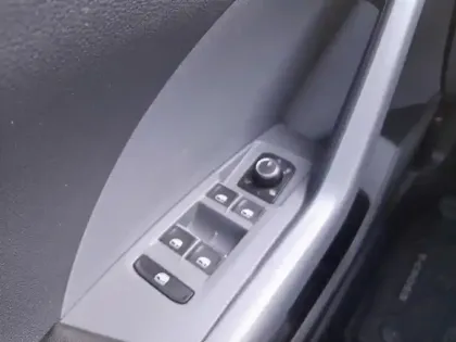 Photo 19 Volkswagen T-cross  1.0 TSI 115 Start/Stop BVM6 R-Line