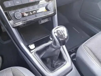 Photo 23 Volkswagen T-cross  1.0 TSI 115 Start/Stop BVM6 R-Line