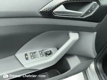 Photo 27 Volkswagen T-cross  1.0 TSI 110 Start/Stop DSG7 R-Line