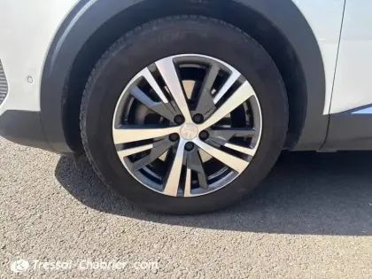 Photo 21 Peugeot 3008  Hybrid 225 e-EAT8 Allure Pack