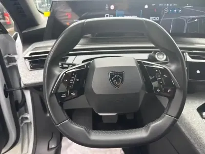 Photo 11 Peugeot 3008  Hybrid 136 e-DCS6 Allure