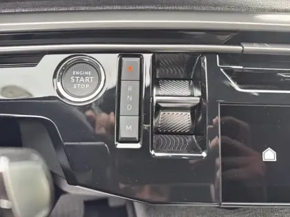 Photo 23 Peugeot 3008  Hybrid 136 e-DCS6 Allure