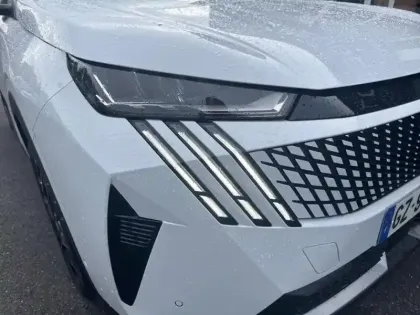 Photo 13 Peugeot 3008  Hybrid 136 e-DCS6 Allure