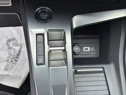 Photo 23 Peugeot 408  PHEV 225 e-EAT8 First Edition