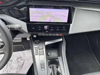 Photo 12 Peugeot 408  PHEV 225 e-EAT8 First Edition
