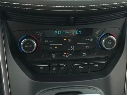 Photo 12 Ford Kuga  2.0 TDCi 150ch Stop&Start Vignale 4x4 Powershift Euro6.2