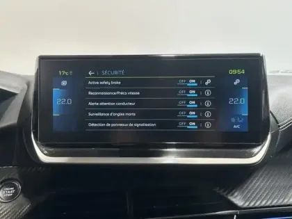 Photo 14 Peugeot 2008  e- 136ch GT