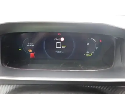 Photo 14 Peugeot 2008  e- 136ch Roadtrip