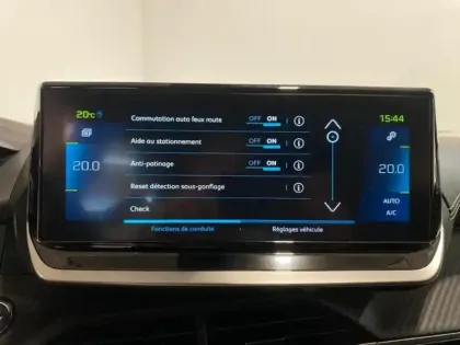 Photo 14 Peugeot 2008  e- 136ch GT