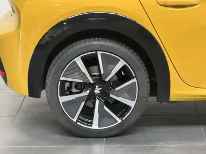 Photo 11 Peugeot 208  e- 136ch GT