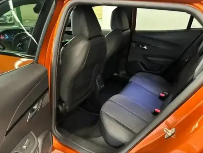 Photo 7 Peugeot 2008  e- 136ch GT