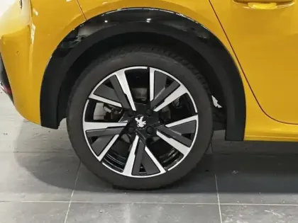 Photo 11 Peugeot 208  1.2 100 GT Line EAT8 i-Cockpit GPS Camera LED