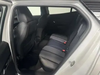 Photo 9 Peugeot 2008  e- 136ch GT