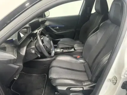 Photo 8 Peugeot 2008  e- 136ch GT