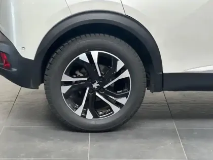 Photo 10 Peugeot 2008  e- 136ch GT