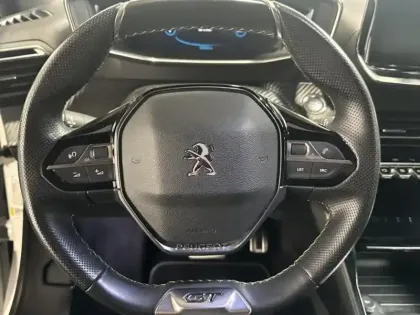 Photo 14 Peugeot 2008  e- 136ch GT