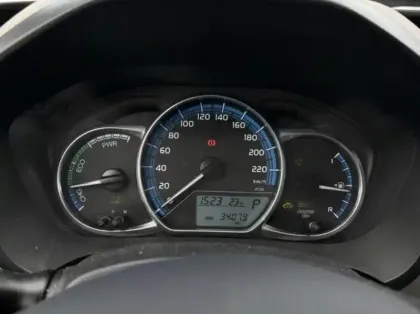 Photo 12 Toyota Yaris  100h Collection 5p