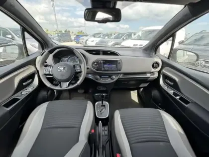 Photo 15 Toyota Yaris  100h Collection 5p