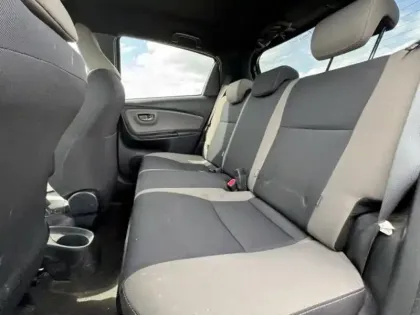 Photo 14 Toyota Yaris  100h Collection 5p