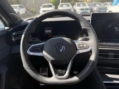 Photo 9 Volkswagen Tiguan  1.5 eHybrid 204ch R-Line Exclusive DSG6