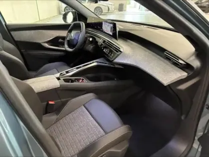 Photo 10 Peugeot 5008  Hybrid 145ch Allure e-DCS6